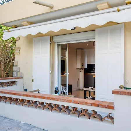 Cyclades Yourhosthelper