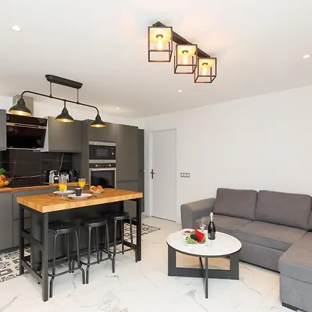 Cyclades Yourhosthelper * Cannes