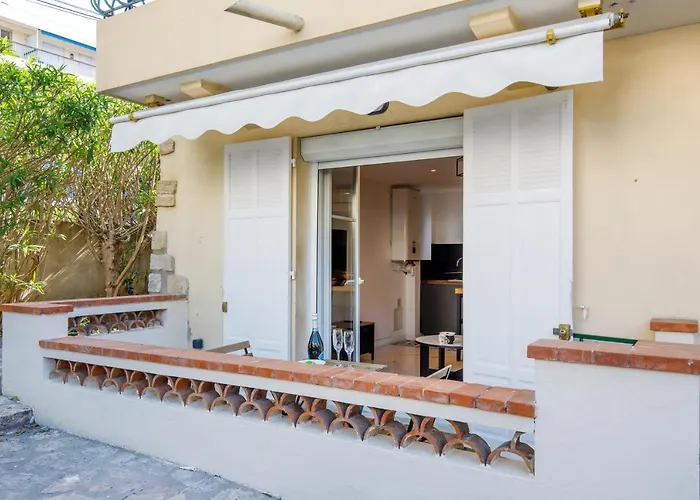 Cyclades Yourhosthelper